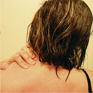 woman experiencing neck pain